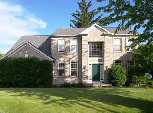 273 Troubadour Dr, Northfield, OH