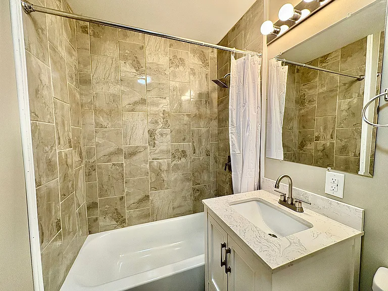 812 Jackson St — Photo 12