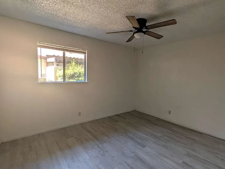 2414 W Beech Ave — Photo 5