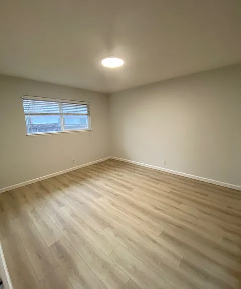 7333 Glenoaks Way — Photo 2