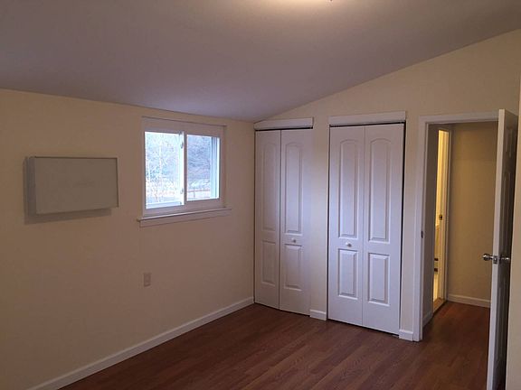 3rd image of 68 University Heights Dr