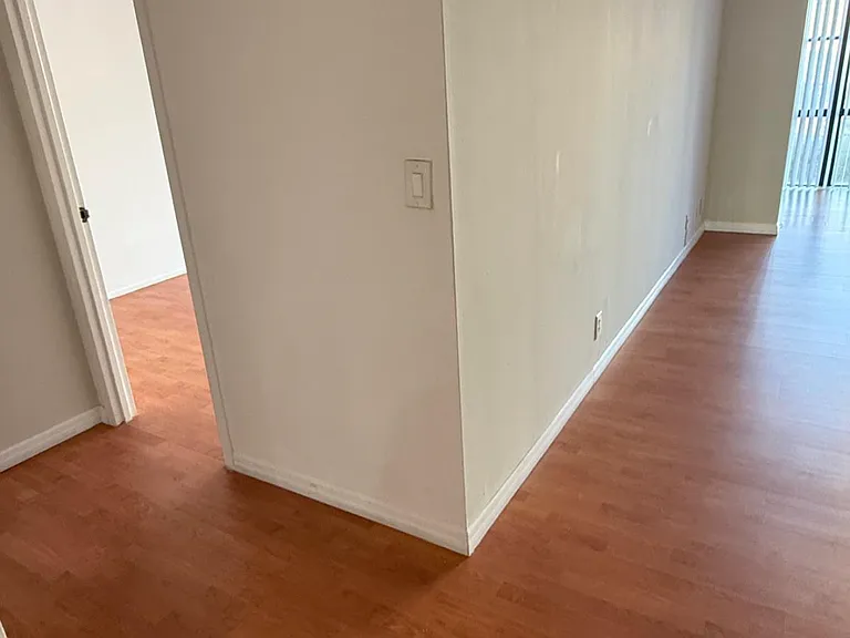 800 Parkview Dr #406 — Photo 8