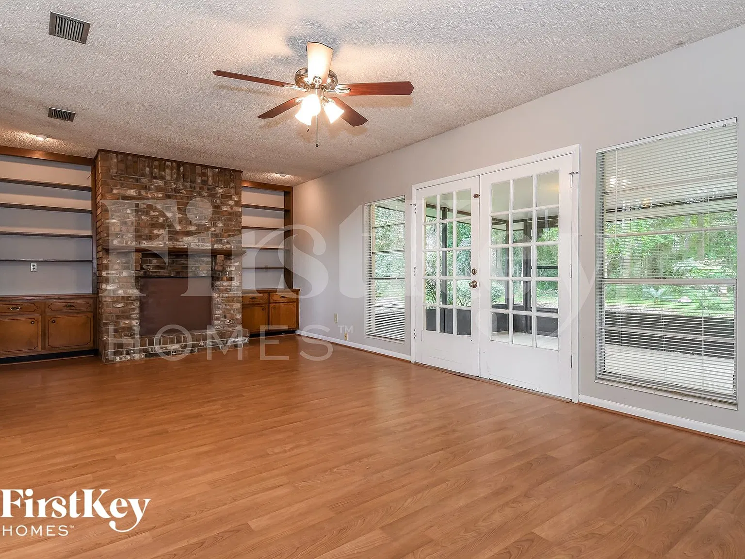 3 bed, 2.0 bath, 1804 sqft, $2,300 — Photo 3