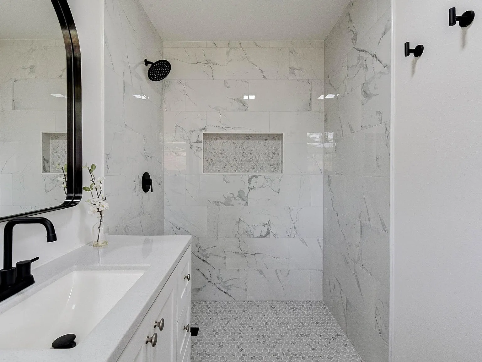 3 bed, 2.0 bath, 2180 sqft, $2,650 — Photo 4