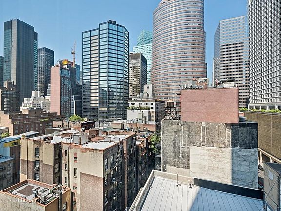 4th image of 250 E 54th St APT 10A