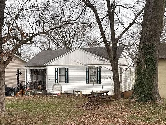 2nd image of 412 Lincoln Dr