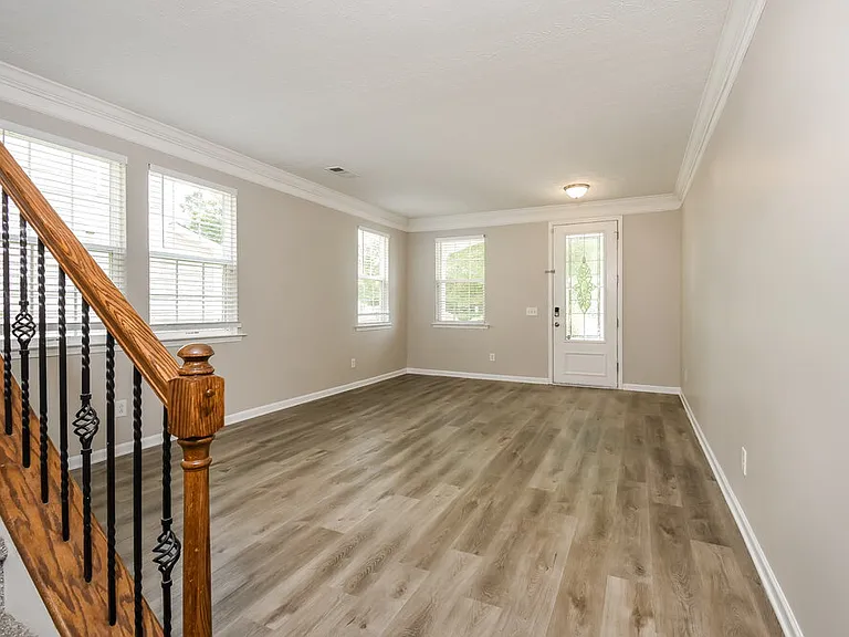 2110 Valley Creek Dr — Photo 5