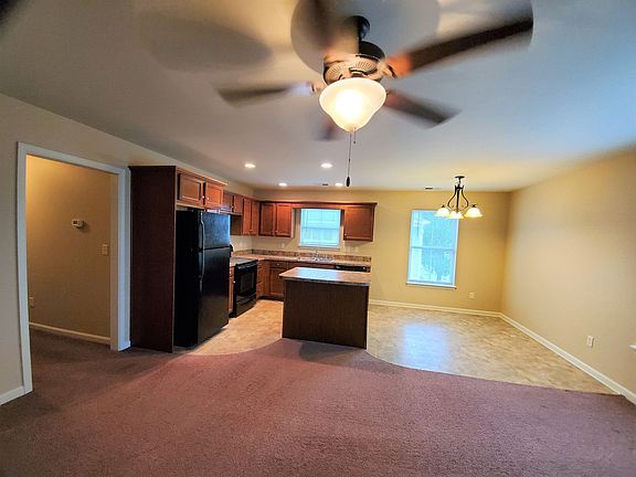5th image of 409-415 Rosewood Ct
