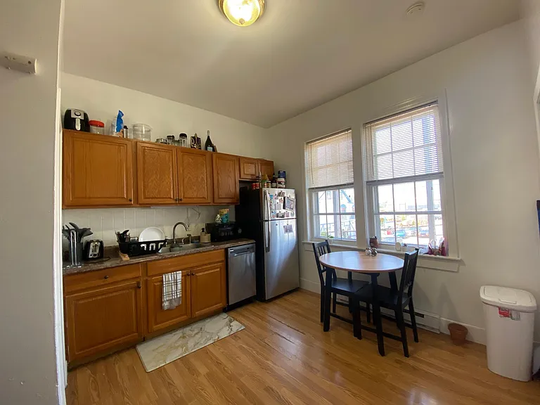 520 Saratoga St #3 — Photo 3