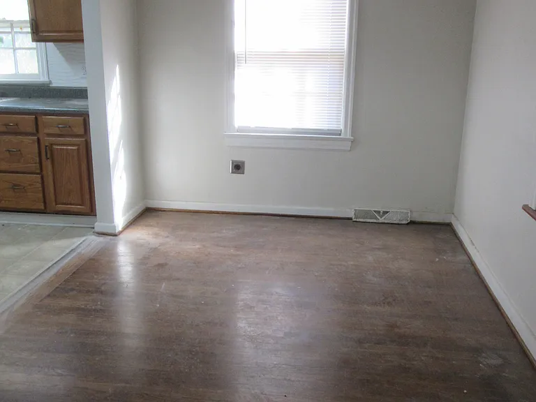 189 Laconia Ave NE — Photo 2