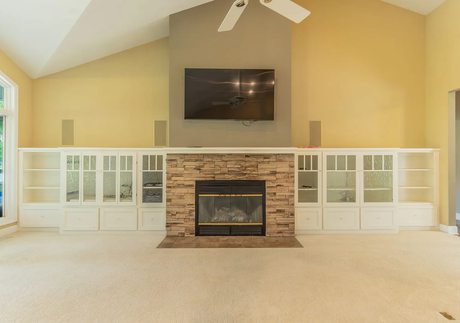 Spacious 3 Bedroom/2 Bath with a view of Balboa golf course. — Photo 4