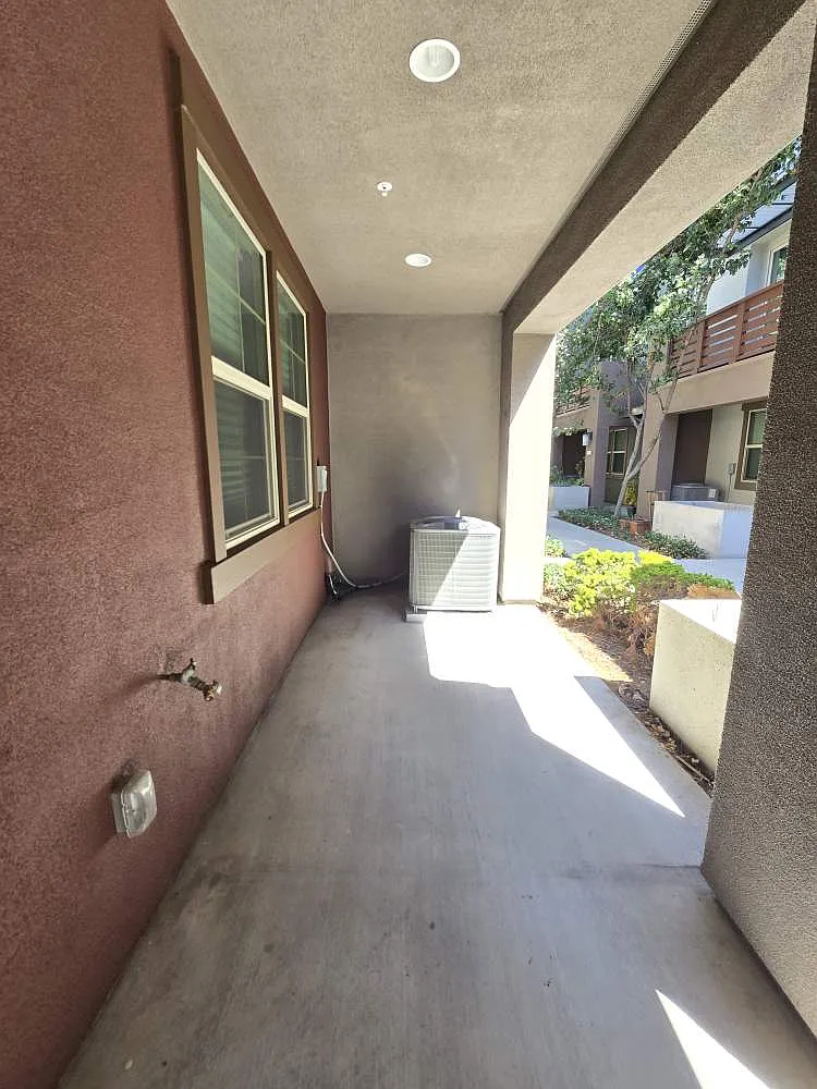 3 bed, 3.5 bath, 1730 sqft, $5,800 — Photo 3