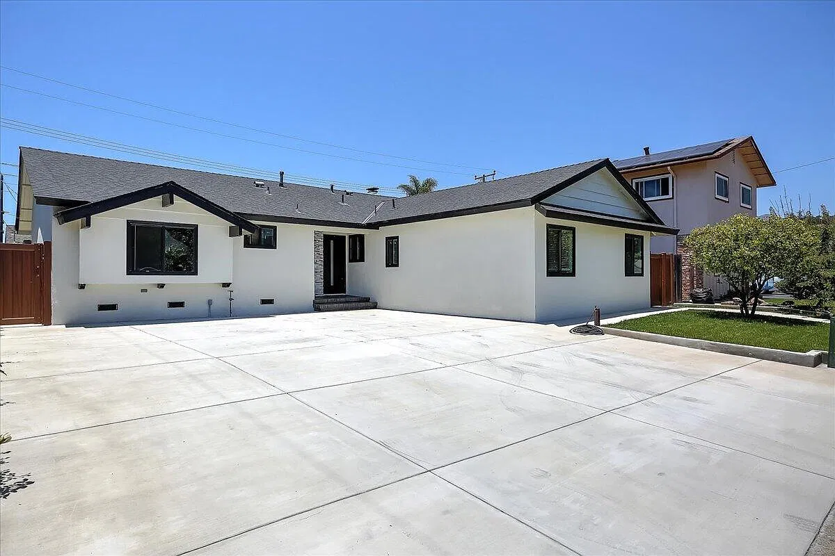 3 bed, 2.0 bath, 1064 sqft, $5,500 — Photo 2