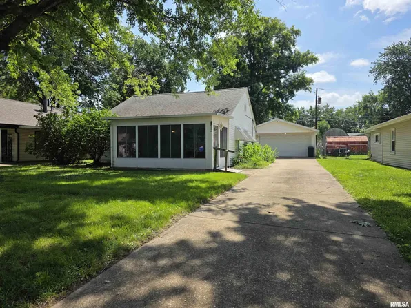 27 Park Dr, North Pekin, IL 61554