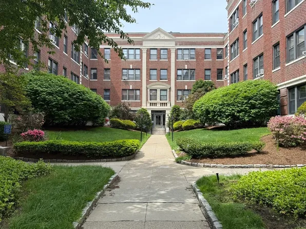 141 Englewood Ave APT 43, Brighton, MA 02135
