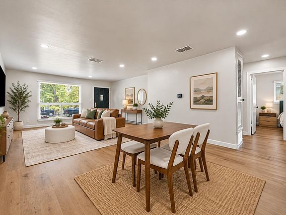 2nd image of 511 Arbor Ln