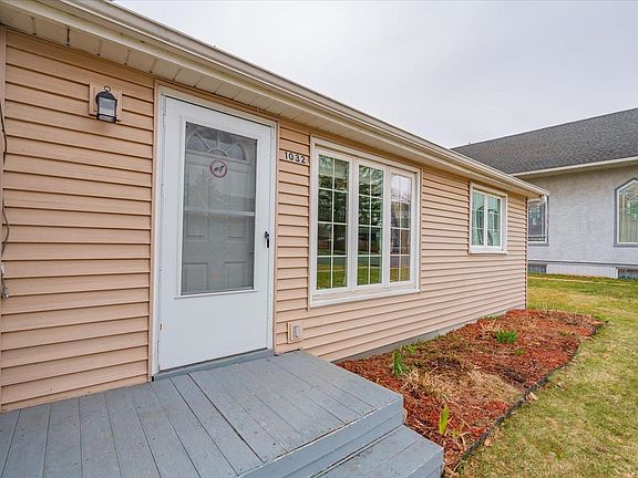 2nd image of 1032 Blue Mounds St