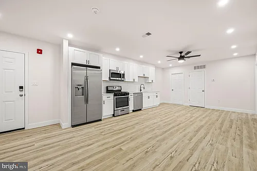 437 W Girard Ave #39-1 Photo 1
