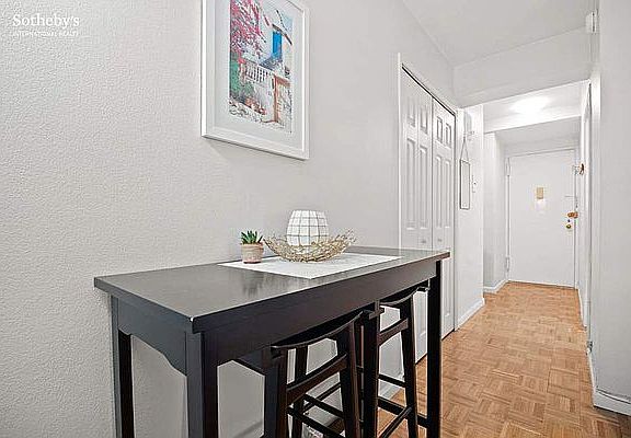 4th image of 245 E 35th St APT 4J