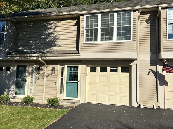 160 Elmcrest Dr, Fishkill, NY 12524