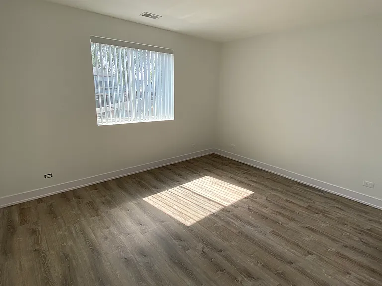 4418 N Austin Ave #102 — Photo 21