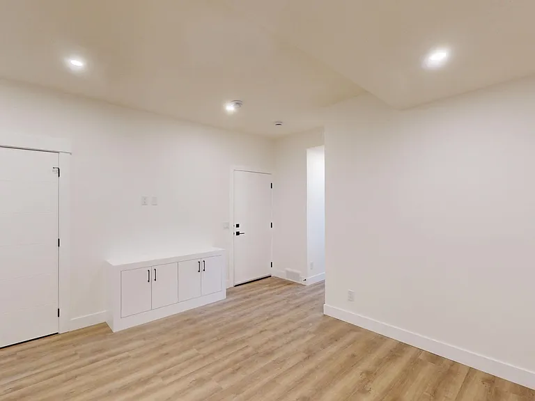 2202R 35th St SW — Photo 5