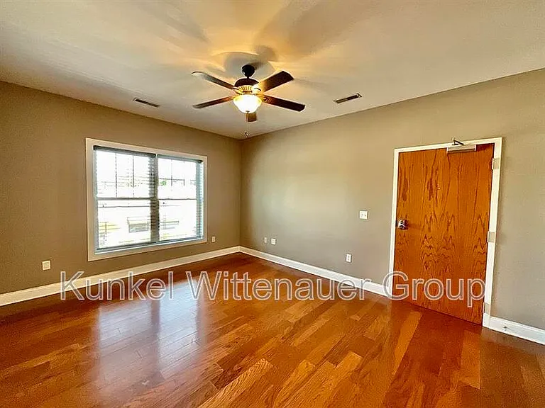 409 W Washington St #G — Photo 2