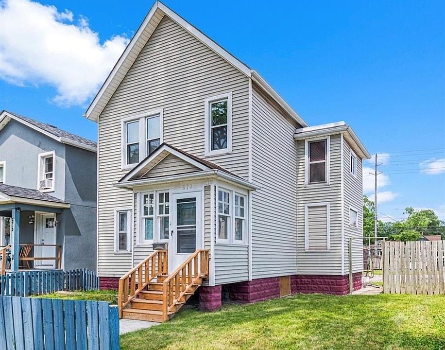 1st image of 576 Janette Ave