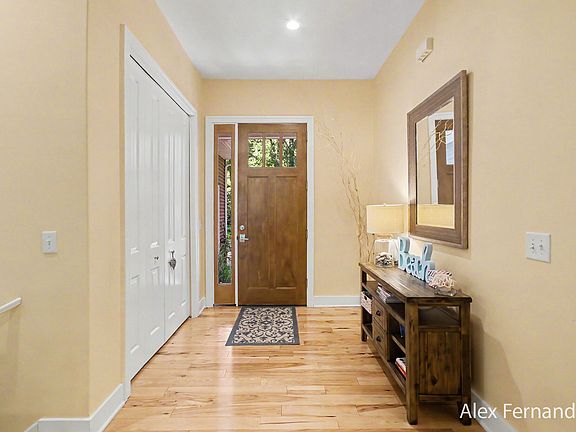4th image of 6288 Hawthorne Ct