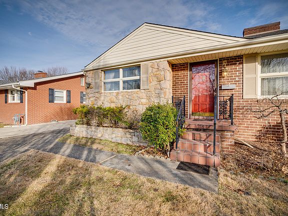 4th image of 2116 Green Ln