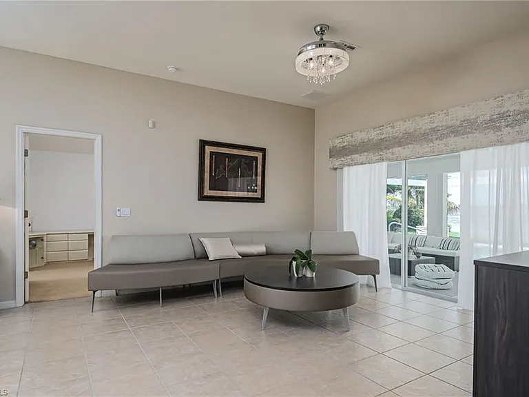 2250 Grove Dr — Photo 12