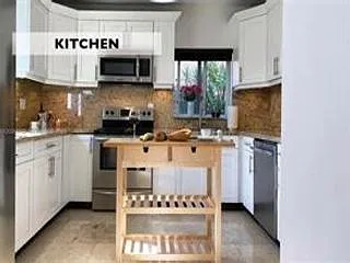 1031 NE 81st St — Photo 2