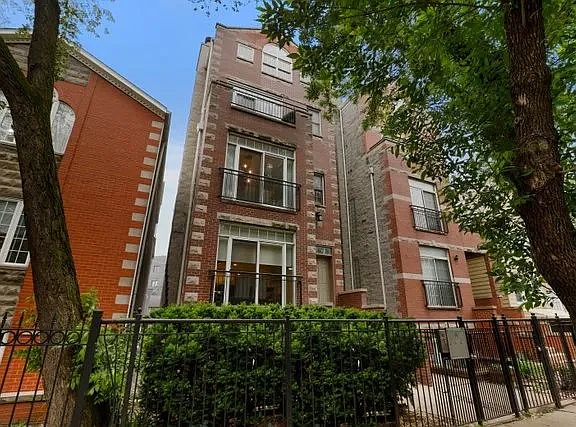 4th image of 2838 N Damen Ave #2