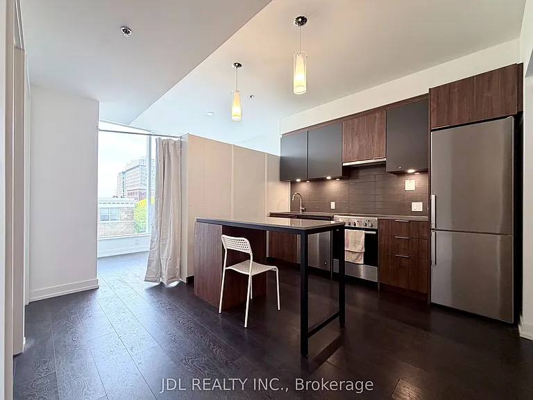 203 College St #402 — Photo 8