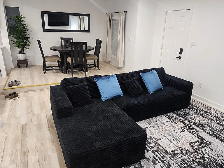 1101 Oak Knoll Ter SE — Photo 3