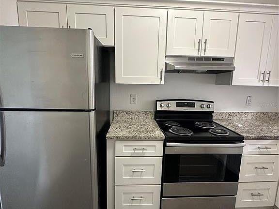 3rd image of 4211 SW 145TH PLACE ROAD