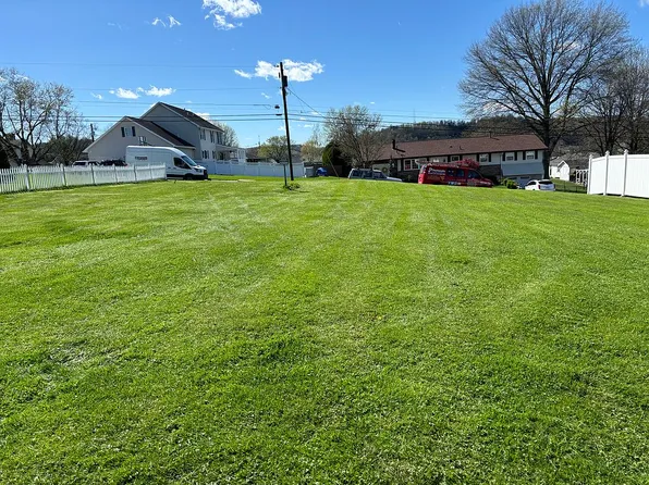 508 Springdale Ave, Star City, WV 26505