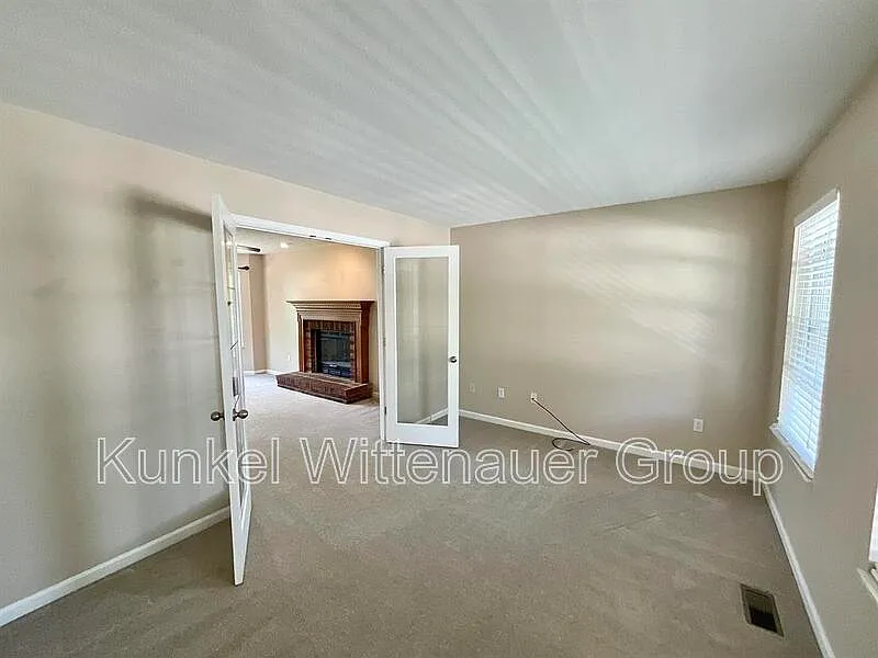 4 bed, 3.5 bath, 2910 sqft, $2,595 — Photo 3
