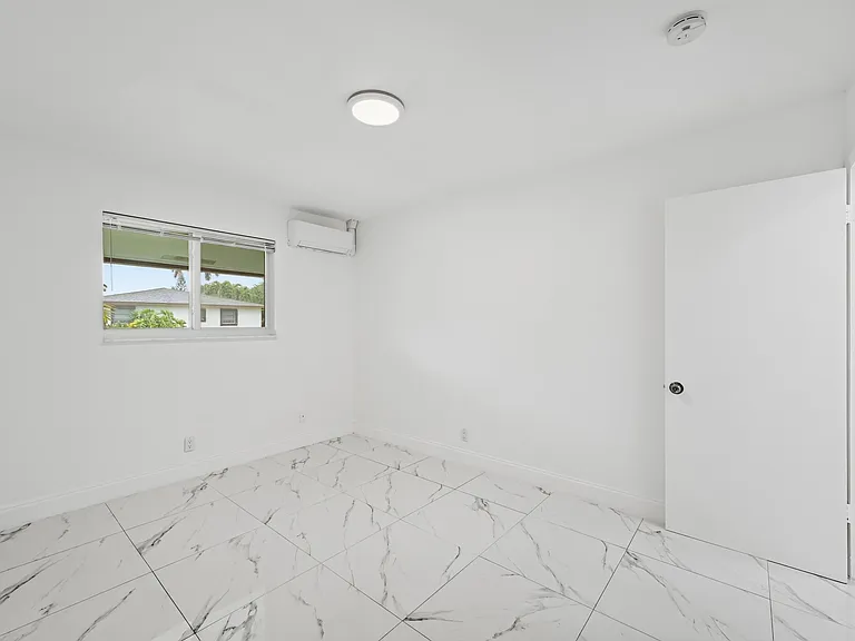 2308 NW 3rd Ave #2 — Photo 8