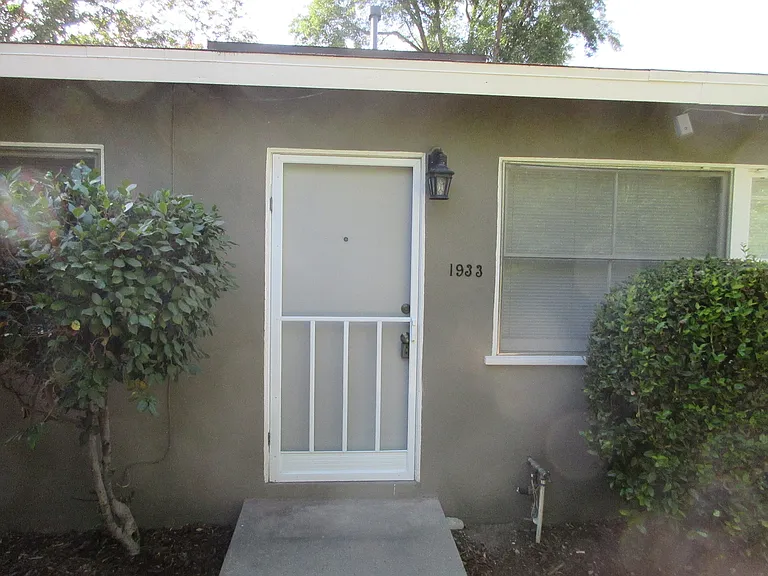 1933 5th St — Photo 2