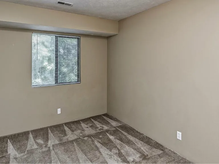 Maple View Apartments — Photo 15