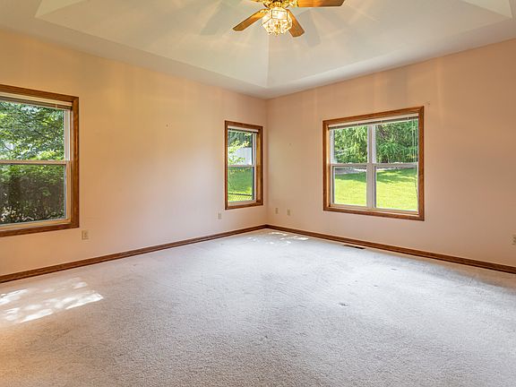 2nd image of 5055 Jordan Ct