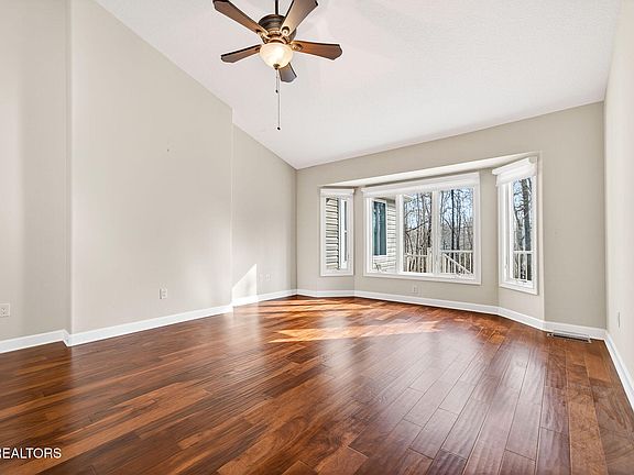 4th image of 104 Hickory Ridge Ln