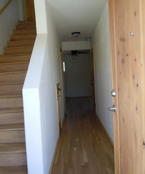 1921 Girard Blvd NE — Photo 2