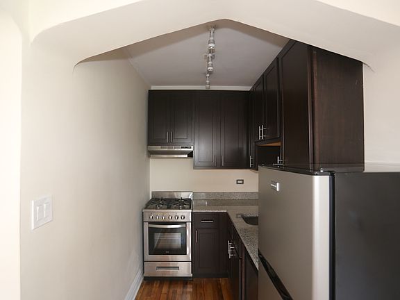 2nd image of 4737 N Hermitage Ave APT 310