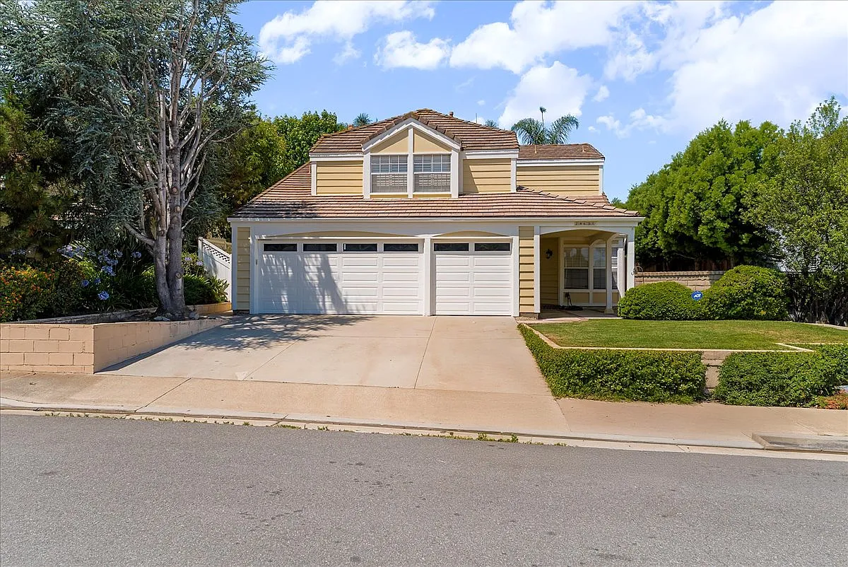 Building Photo - 24631 Paige Cir