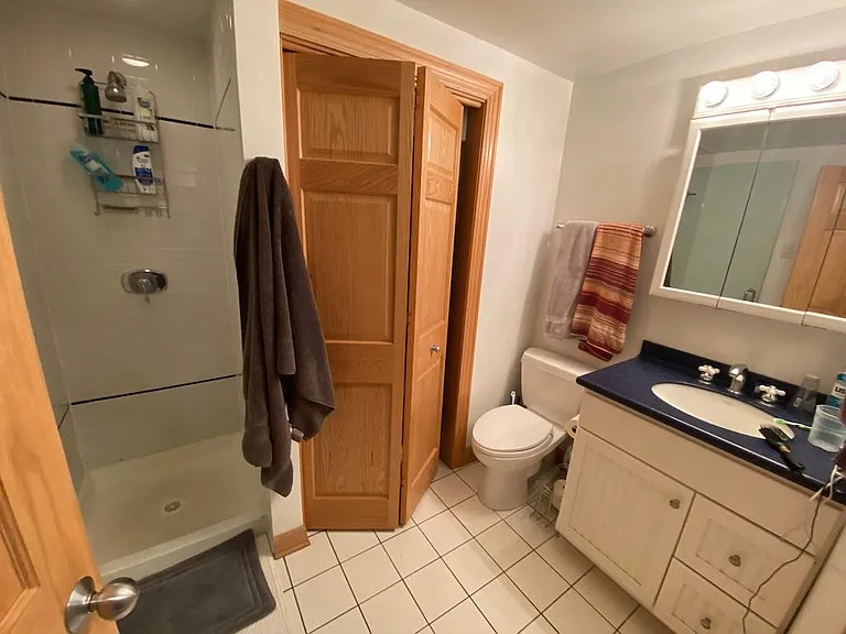 1326 W Barry Ave #G — Photo 10