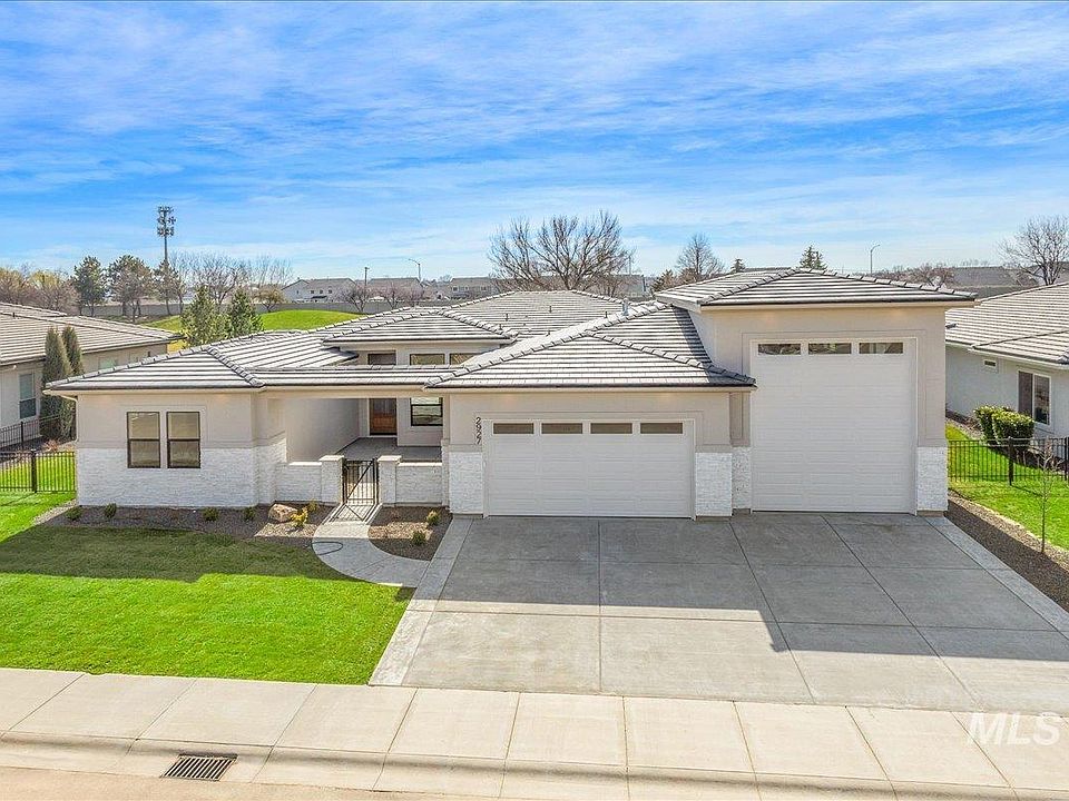 1st image of 2927 W Three Lakes Dr