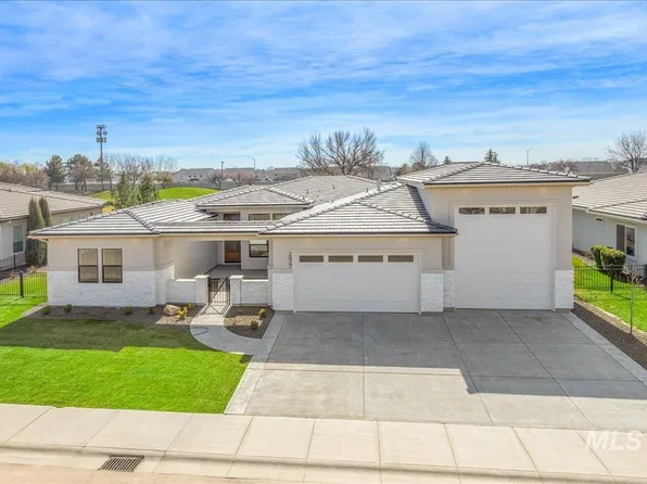 2927 W Three Lakes Dr, Meridian, ID 83646
