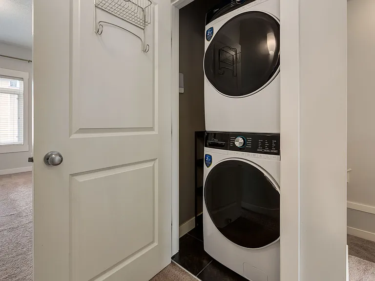 W Skyview Point Pl NE — Photo 16